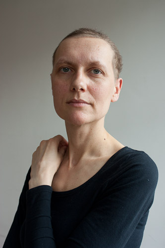 2011 Identity, Mette eerste dag zonder pruik